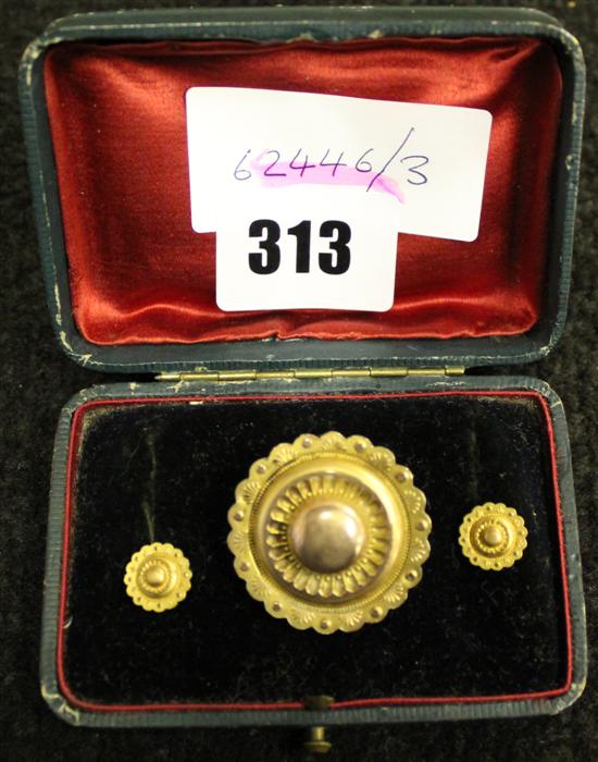 Cased 9ct gold brooch & matching earrings